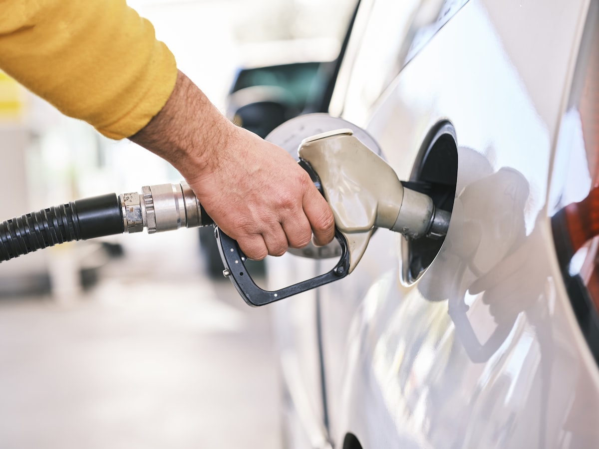 Betankung eines Fahrzeugs an der Tankstelle